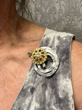 Vintage Crystal earring Brooch with claw clasp. Hammered metal.